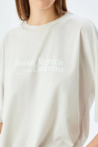 Тішерт з принтом на спині, оверсайз, короткий рукав, бежевий, 100% бавовна, ідеальний для поєднання з легінсами або спортивними штанами - фото 5