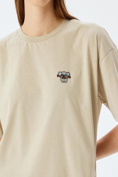 Koton Koala İşlemeli Kısa Kollu Bisiklet Yaka Oversize Tişört - fotoğraf 5