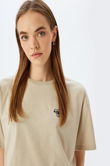 Koton Koala İşlemeli Kısa Kollu Bisiklet Yaka Oversize Tişört - fotoğraf 2