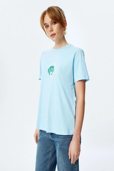 Koton Pamuklu Kısa Kollu Bisiklet Yaka Deniz Kabuğu Baskılı Tişört - fotoğraf 2