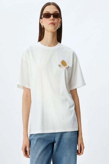 Koton Oversize Arkası Mistik Baskılı Bisiklet Yaka Kısa Kollu Tişört - صورة 3