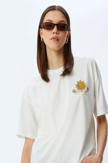 Koton Oversize Arkası Mistik Baskılı Bisiklet Yaka Kısa Kollu Tişört - صورة 2