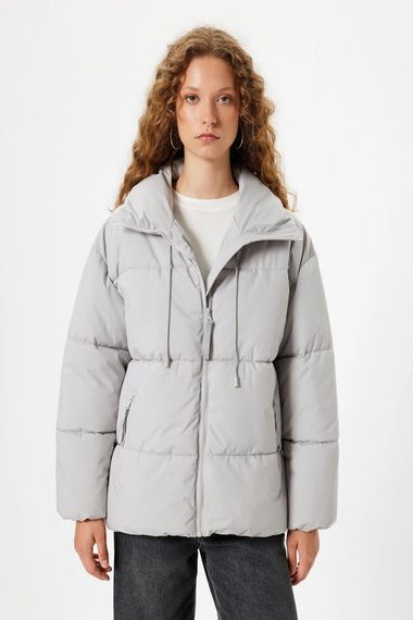 Koton Oversize Şişme Mont Dik Yaka Fermuarlı Cep Detaylı Çıtçıt Düğmeli - fotoğraf 3