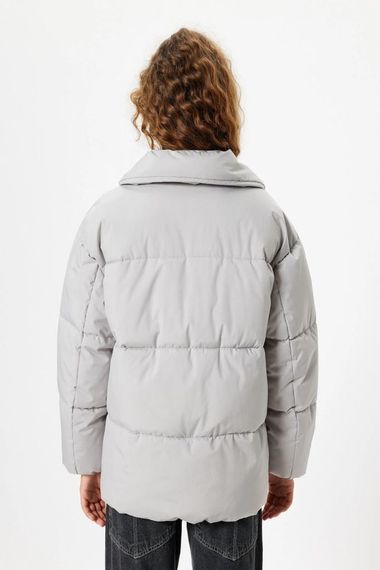 Koton Oversize Şişme Mont Dik Yaka Fermuarlı Cep Detaylı Çıtçıt Düğmeli - fotoğraf 4