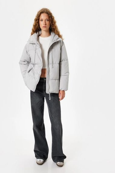 Koton Oversize Şişme Mont Dik Yaka Fermuarlı Cep Detaylı Çıtçıt Düğmeli - fotoğraf 2