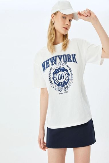 Koton Kolej Baskılı Bisiklet Yaka Kısa Kollu Tişört - fotoğraf 2