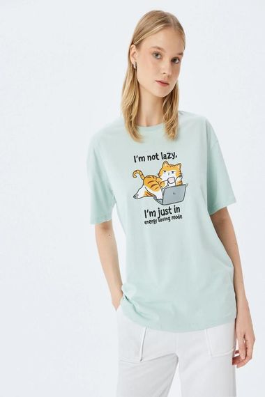 Футболка Koton з принтом кота, круглим вирізом та коротким рукавом, стильний та комфортний вибір для повсякденного носіння - фото 1