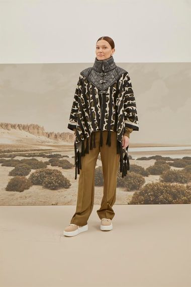 Жіноче стьобане пончо кольору хакі з леопардовим принтом - фото 1