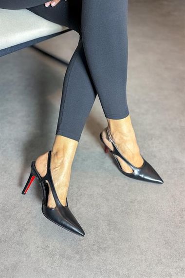Davina Siyah Cilt Yan Dekolte Detaylı Kadın Topuklu Ayakkabı