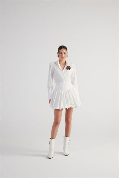 Майка Markano Madison белая с аксессуарами в виде роз и ватками, элегантная и удобная, подходит для любого случая - фото 3