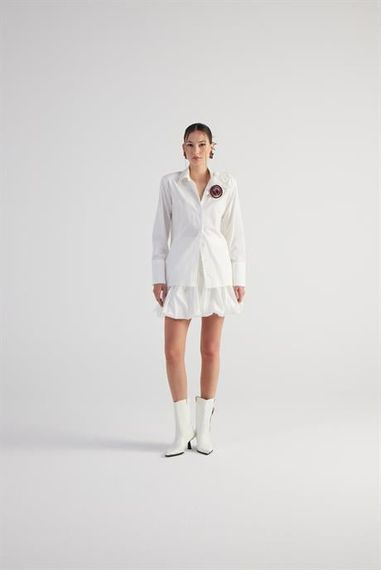 Майка Markano Madison белая с аксессуарами в виде роз и ватками, элегантная и удобная, подходит для любого случая - фото 4