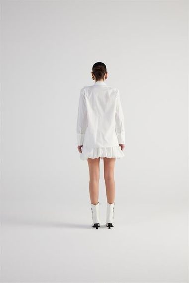 Майка Markano Madison белая с аксессуарами в виде роз и ватками, элегантная и удобная, подходит для любого случая - фото 5