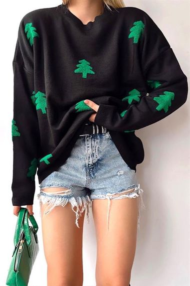 سويت شيرت أسود بياقة دائرية بتصميم عيد الميلاد ونقش شجرة الصنوبر، مقاس قياسي - صورة 2