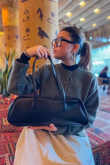 Markano Lor Siyah Mat Dikdörtgen Kulplu Çanta