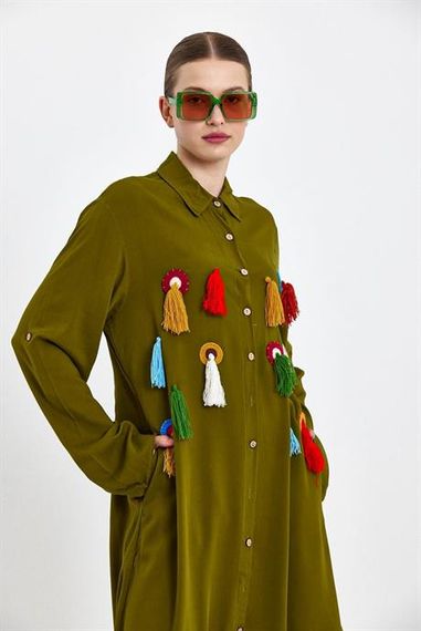 Markano Haki Sırtı Kızılderili Baskılı 3D Çiçek Nakışlı Püsküllü Uzun Gömlek Elbise - photo 4