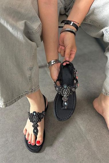 Markano Dexar Siyah Yuvarlak Taş Desenli Kadın Sandalet - fotoğraf 3