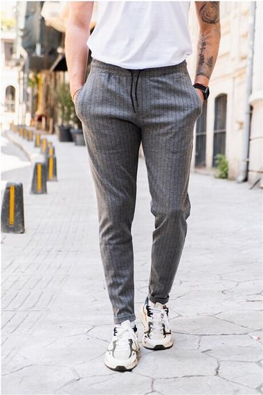 Світло-сірі чоловічі штани-джоггери в смужку - фото 1