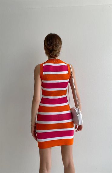 Різнокольорове трикотажне плаття в смужку - помаранчеве - фото 5