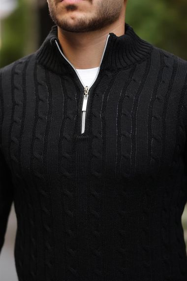 Мужской трикотажный свитер с косичкой и полу-молнией - черный - фото 4