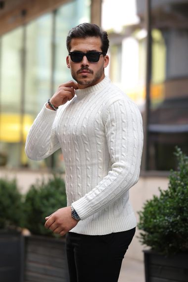 سُترة تريكو للرجال بياقة دائرية بتصميم ضفيرة شعرية - بيج، قطن 100% لمسة ناعمة، مثالية للأيام الباردة، متاحة بألوان متعددة - صورة 3