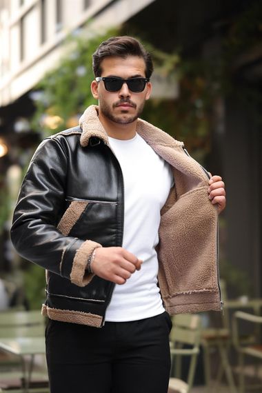 جاكيت جلد رجالي بتفاصيل الفرو عتيق - Beige، يجمع بين الأناقة والدفء بتصميمه الخالد وجودته العالية، متاح بألوان بينج وأحجام متنوعة - صورة 2