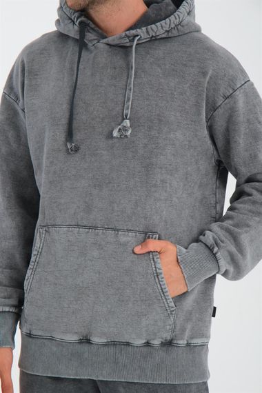 Мужской утепленный спортивный костюм оверсайз с эффектом потертости, антрацитовый, сочетает комфорт и стиль для повседневного использования - фото 2