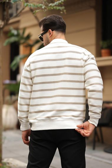 У Oversize полосатый мужской кардиган с пуговицами - бежевый, стильный дизайн и комфортный крой для повседневного стиля - фото 4