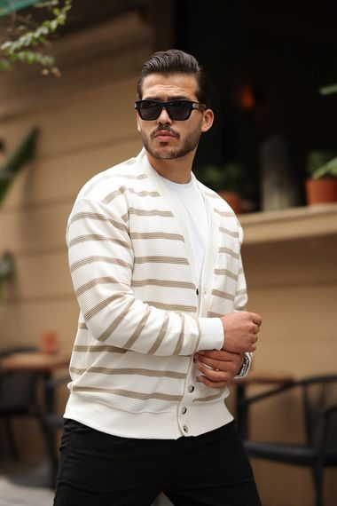 У Oversize полосатый мужской кардиган с пуговицами - бежевый, стильный дизайн и комфортный крой для повседневного стиля - фото 3