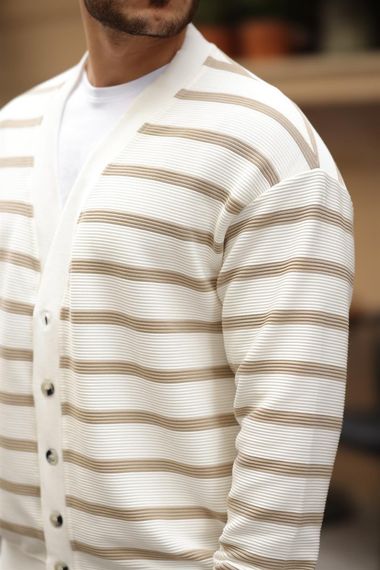 У Oversize полосатый мужской кардиган с пуговицами - бежевый, стильный дизайн и комфортный крой для повседневного стиля - фото 2