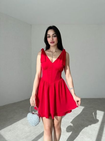 Красное платье с корсетом и лентами на плечах - фото 1