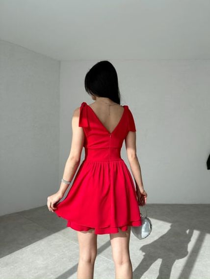 Красное платье с корсетом и лентами на плечах - фото 3