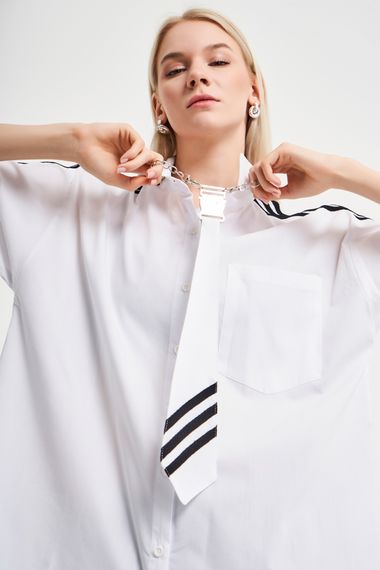 Kadın Beyaz Renk Kravat Detaylı Tasarım Oversize Gömlek - fotoğraf 4