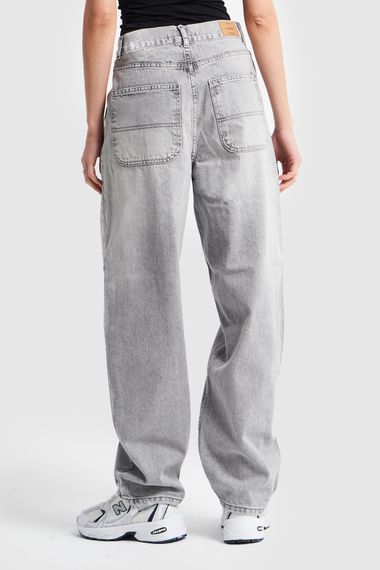 Жіночі сірі джинсові штани вільного крою - фото 2