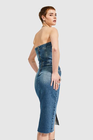 Жіноча джинсова сукня без бретелей з блискучим камінням кольору лайкра - фото 2