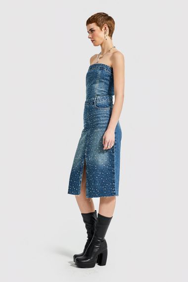 Жіноча джинсова сукня без бретелей з блискучим камінням кольору лайкра - фото 3