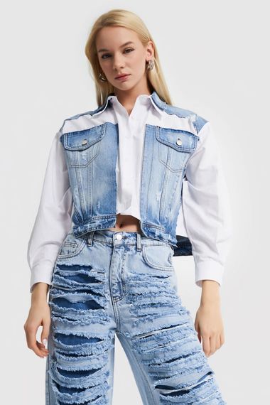 Женская джинсовая рубашка белого цвета из двух частей с дизайном - фото 1