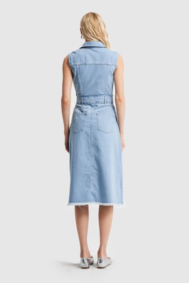 Жіноча джинсова сукня довжиною міді синього кольору з 100% бавовни на ґудзиках спереду - фото 5