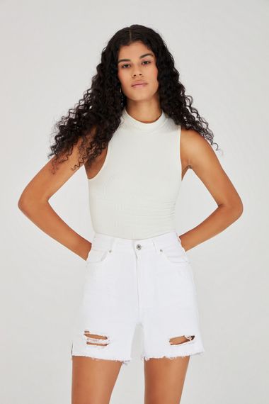 Women's White Color Ripped Detailed White Jean Shorts - photo 2