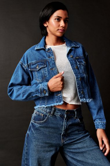 Women Blue Color Relax Crop Fit Double Pocket Tasseled Jean Jacket - photo 3