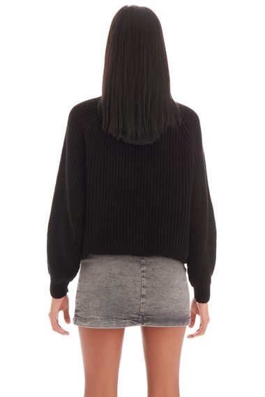 كنزة تريكو محبوكة سميكة باللون الأسود للنساء - صورة 4