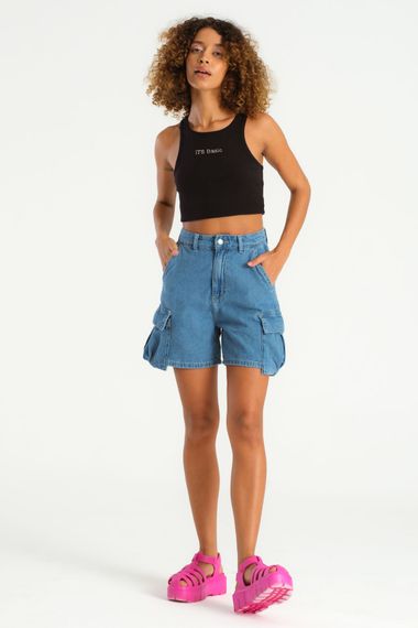 شورت جينز نسائي بحجر أزرق اللون بجيب البضائع - صورة 3