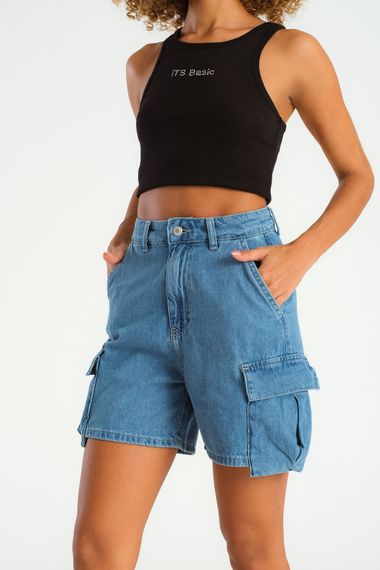 شورت جينز نسائي بحجر أزرق اللون بجيب البضائع - صورة 1