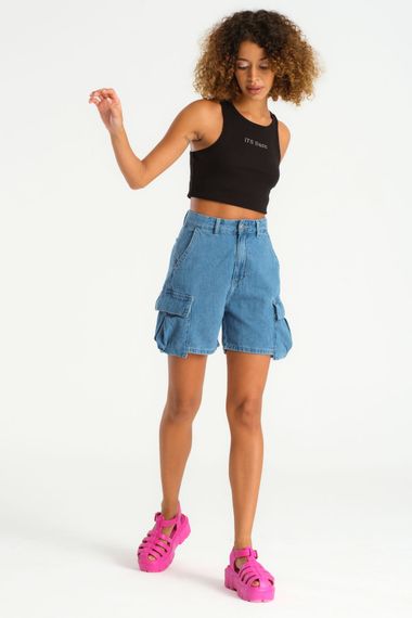 شورت جينز نسائي بحجر أزرق اللون بجيب البضائع - صورة 5