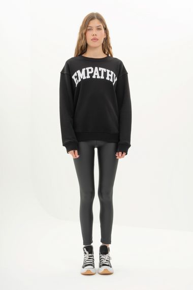 Женский черный oversize свитшот Empathy из трикотажной ткани размера S, M, L, универсальная длина, стильный дизайн - фото 1