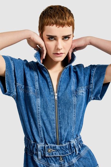 Kadın Kot Mavi Renk Beli Lastikli %100 Koton Denim Şort Tulum - fotoğraf 3