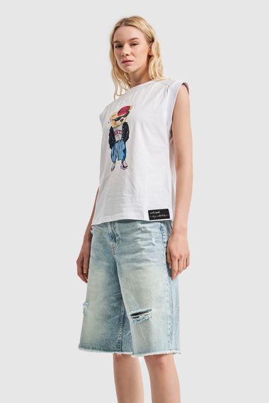 Kadın Beyaz Renk Ayıcık Baskılı Sıfır Kol Oversize T-shirt - photo 2
