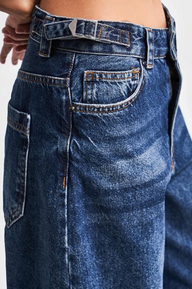 Жіночі джинси супер довгого вільного крою з регульованим поясом синього кольору - фото 5