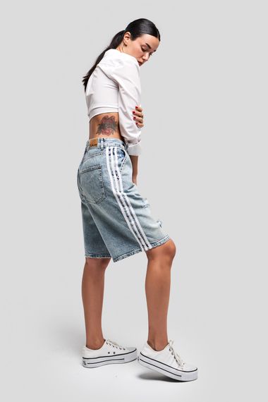 Kadın Greenkest Kot Rengi Yandan Şerit Detaylı Midi Boy Denim Şort - fotoğraf 5