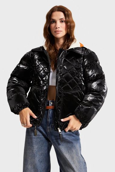 Kadın Siyah Renk Parlak Kumaş Yaka Detaylı Ceket Mont - fotoğraf 1