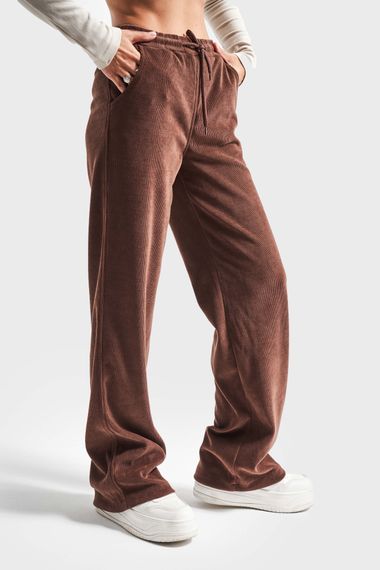 Жіночі кавові брюки з еластичної велюрової тканини, тонкий силует, модель 1W416, доступні розміри 34-42 - фото 5